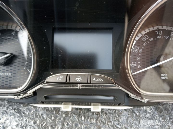 Панель приборов с экраном Пежо-Ситроен