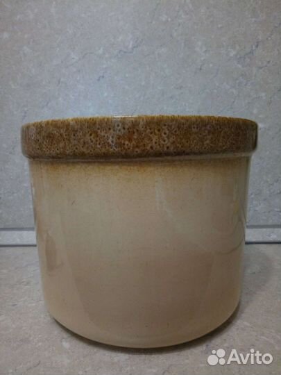 Большой керамический горшок