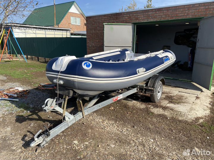 Лодка с мотором