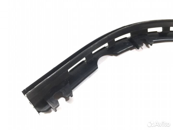 Крепление уплотнителя Audi A6 C6 Avant