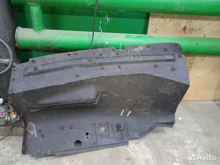 Брызговик моторного отсека на 21 волгу