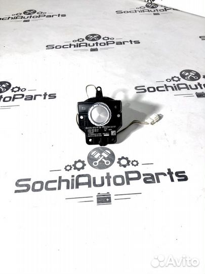 Блок управления магнитолой Mercedes W204