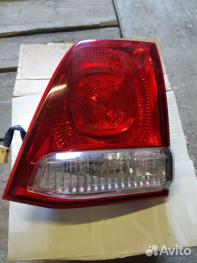 Задние фонари на Ленд крузер 200 комплект