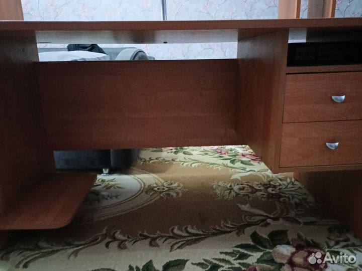 Компьютерный стол