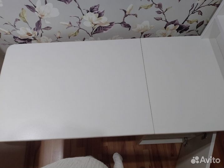 Маникюрный стол