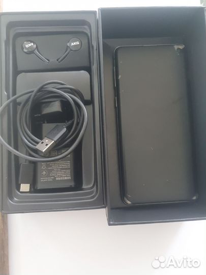 Samsung Galaxy S10, 8/128 ГБ