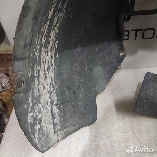 Подкрылок передний правый Ford Focus 2