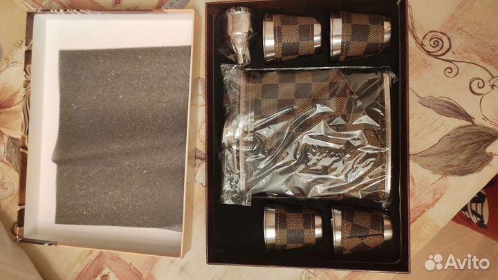 Набор фляга и 4 стопки