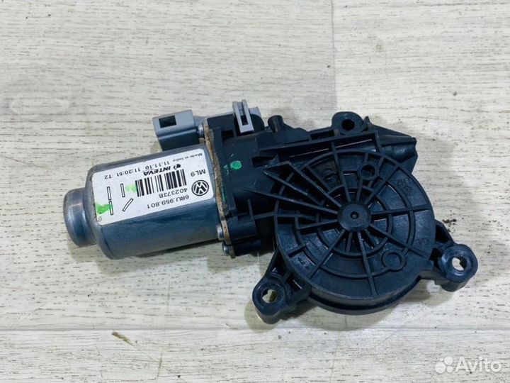 Моторчик стеклоподъемника передний левый