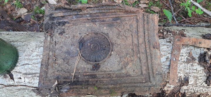 Старинная дверца от печи с красивым узором