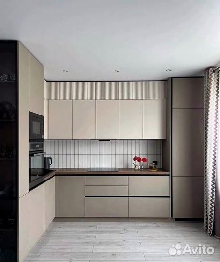 Кухня на заказ Бастони. Компактная угловая кухня