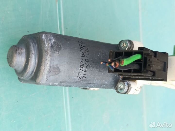 Mercedes Benz W221 Моторчик стеклоподъемника задни