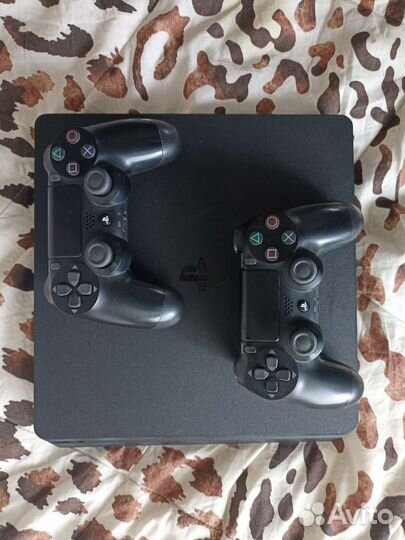 Sony PS4 slim 1tb + 2 dualshock