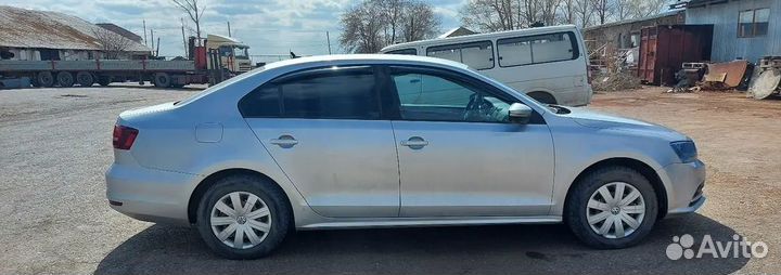 В разборе Volkswagen Jetta (NF) 2010-2014