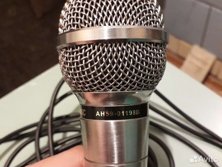 Микрофон для караоке проводной