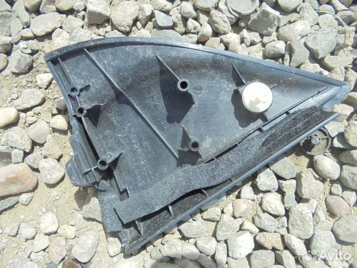 Уголок двери левый Toyota Vitz SCP10 1SZ-FE