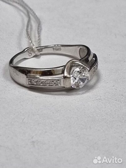 Золотое кольцо с фианитом 16,5р