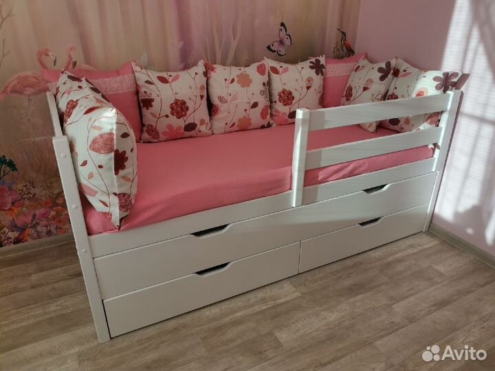 Детская кроватка из массива берёзы с выкатным
