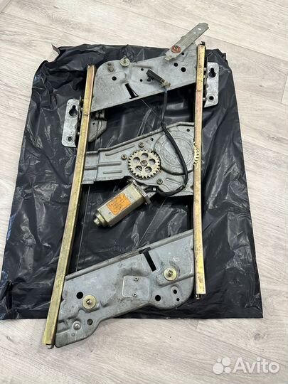 Стеклоподъемник правый Nissan 180SX