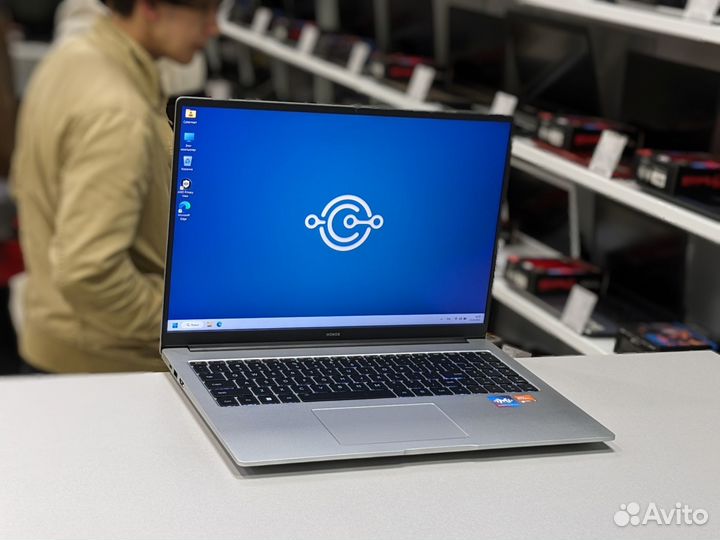 Новый ноутбук Honor / Ryzen 7 7840HS / 16G / 512G