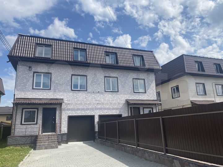 Таунхаус 175 м² на участке 2 сот.