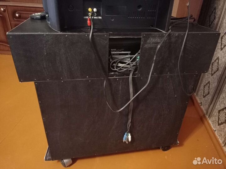 Столик для телевизора