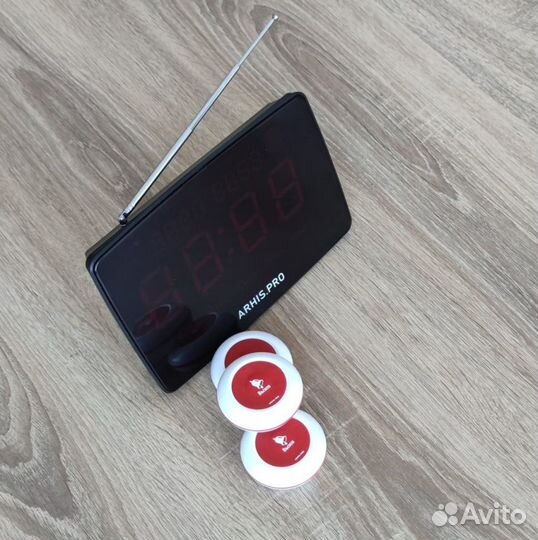 Кнпока вызова официанта и табло отображения вызова