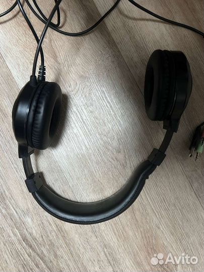 Наушники с микрофоном