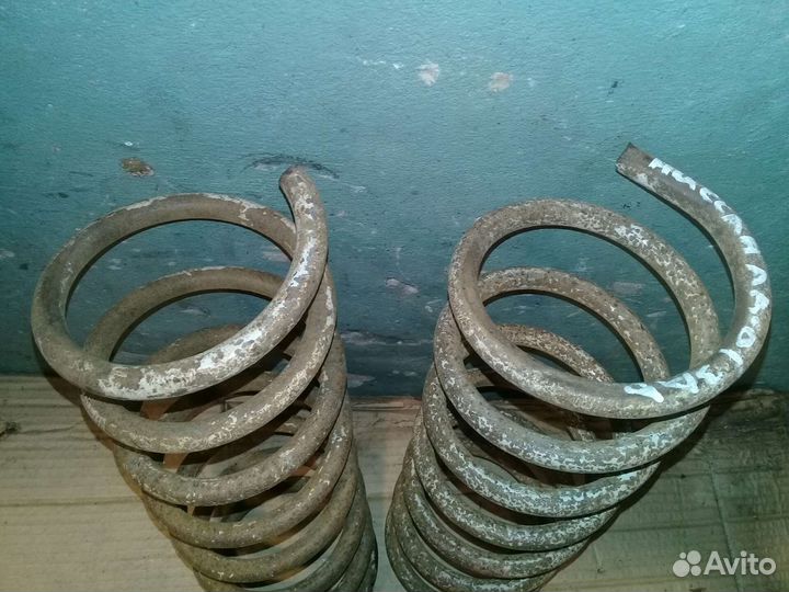 Пружина задняя Nissan AD Y10 1997г