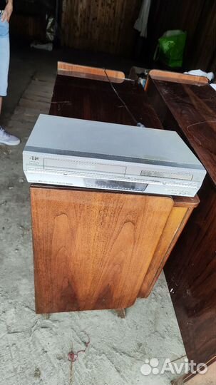 Видеомагнитофон jvc