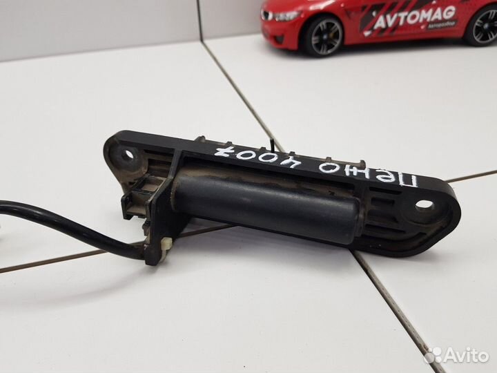 Кнопка открывания крышки багажника