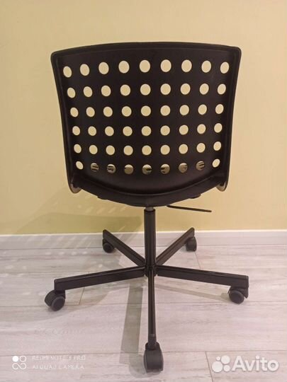 Офисное кресло