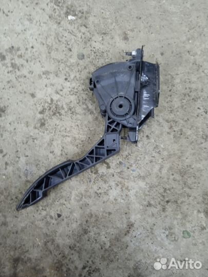 Педаль газа Renault Duster 1