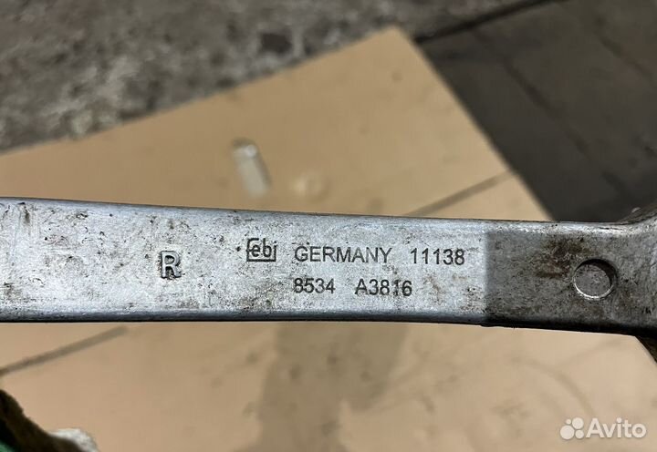 Рычаг Передний правый верхний Volkswagen пассат Б5