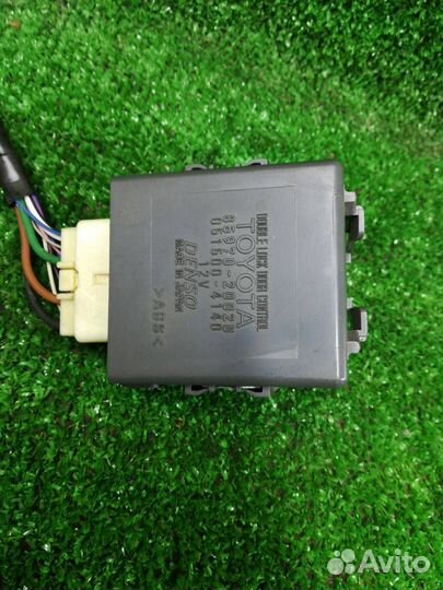Блок управления центральным замком Toyota Avensis