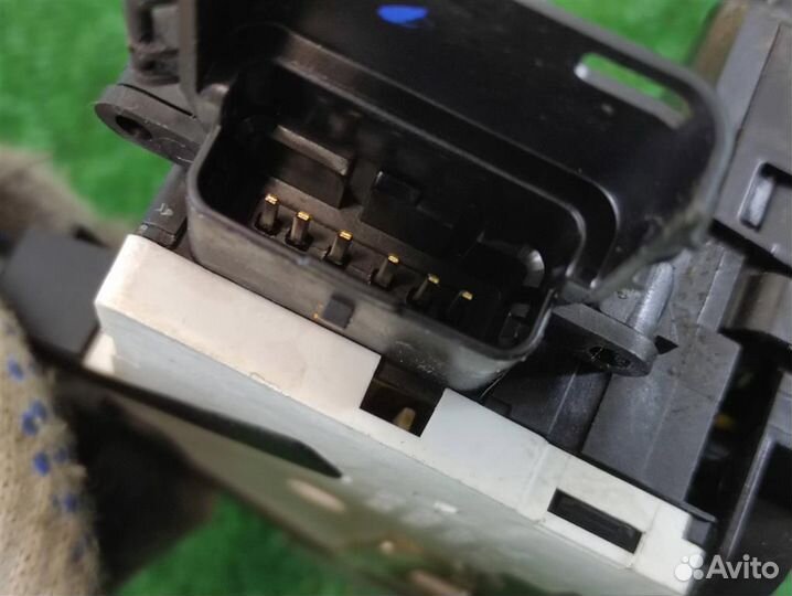 Замок двери передней левой Citroen C3 Picasso 2009