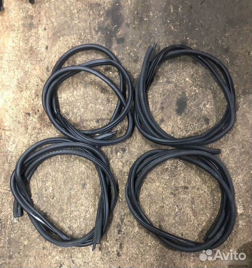 Уплотнитель двери Bmw E90