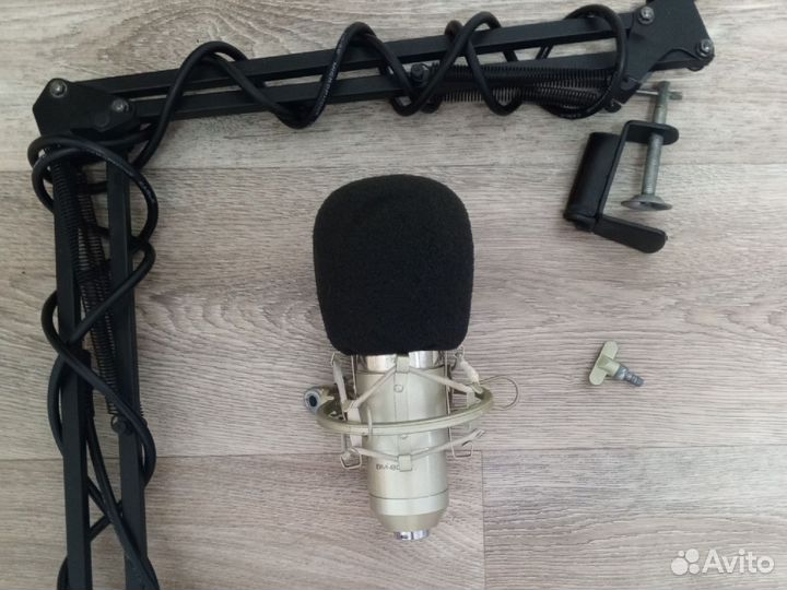 Студийный микрофон bm-800 и кронштейн