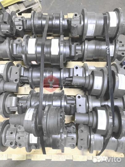 Каток поддерживающий Komatsu 22U-30-00021