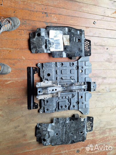 Защита днища ленкрузер 200