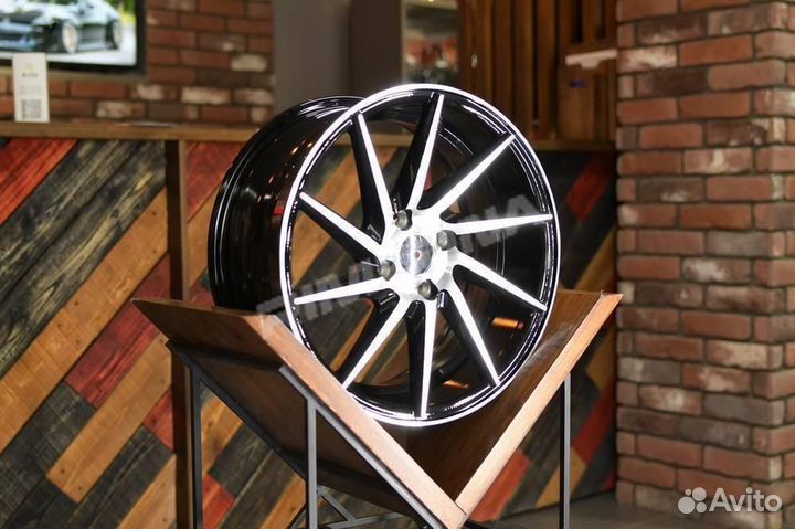 Литой диск в стиле vossen R17 5x100. Примерка