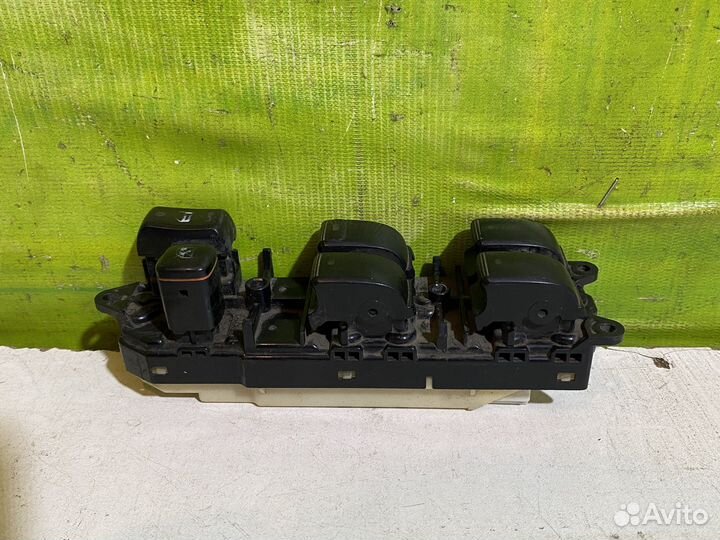 Блок управления стеклоподъемниками Toyota Ipsum
