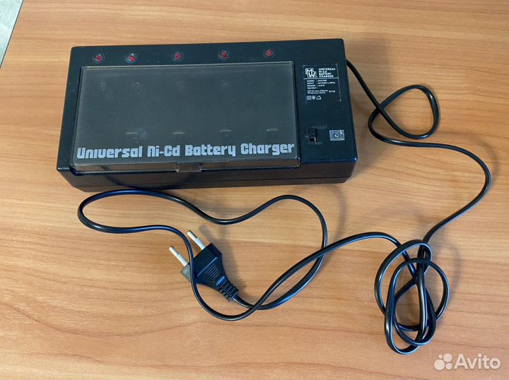 Универсальное зарядное устройство
