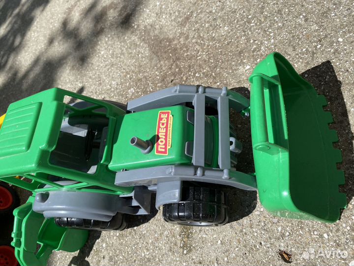 Трактор игрушки