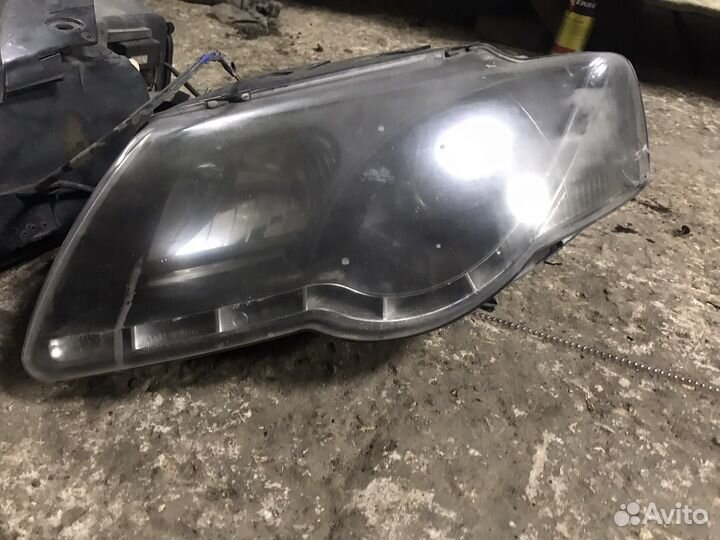 Передние фары Volkswagen Passat B6