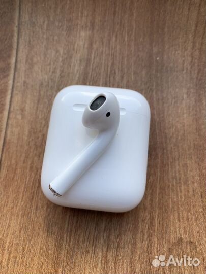 Наушники apple airpods 2. Кейс и левый наушник