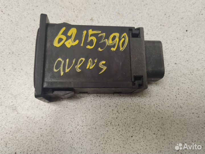 Кнопка Тойота Avensis 2 T250