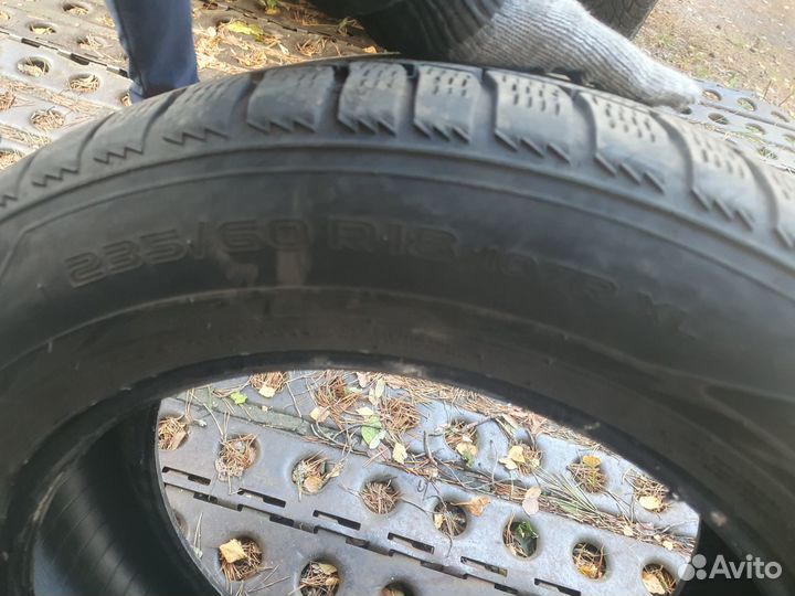 Nokian Tyres Hakkapeliitta R2 SUV 235/60 R18 107R