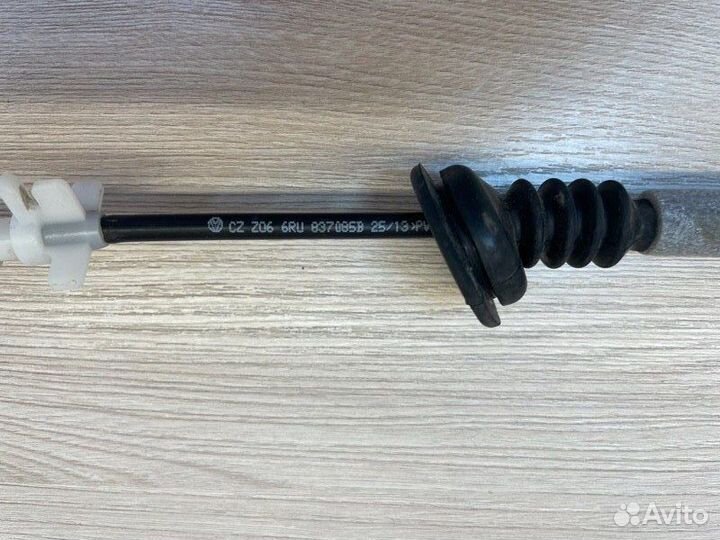 Трос замка двери передний правый Volkswagen Polo