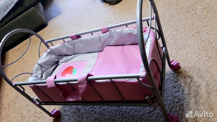 Кроватка для куклы с балдахином